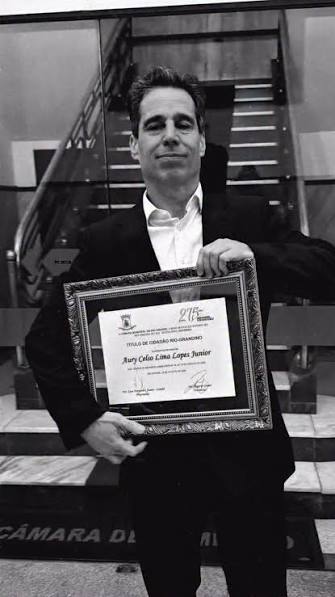Prof. Dr. Aury Lopes Jr. recebendo título de cidadão rio-grandino